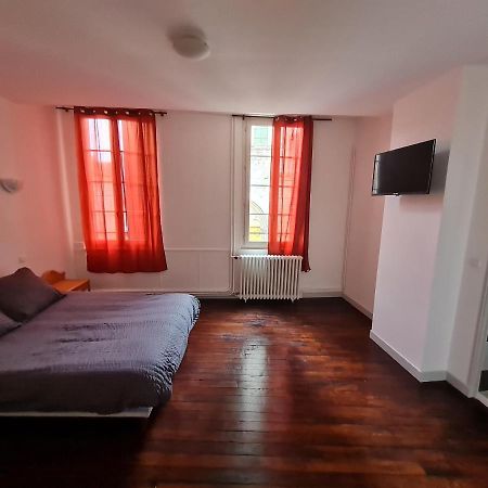 Le Commerce Pont-Sur-Yonne Luaran gambar